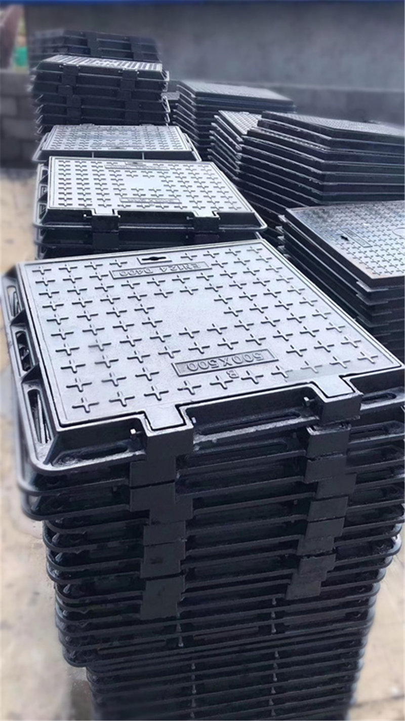 700帶鎖球墨鑄鐵井蓋